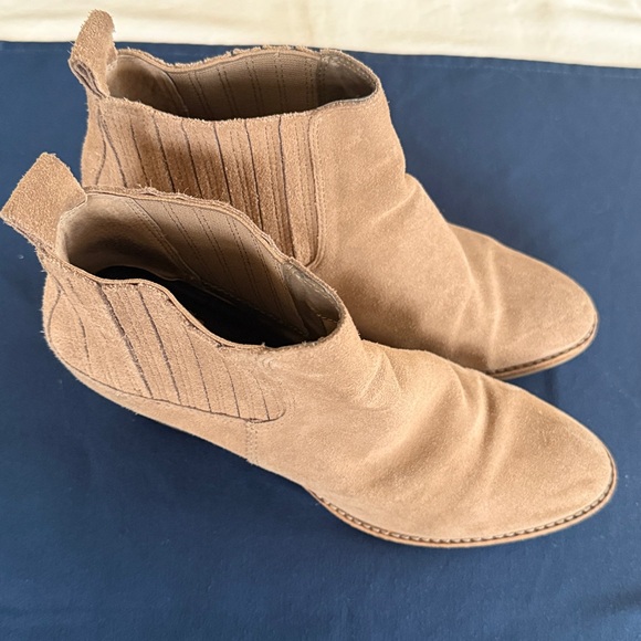 Dolce Vita Tan Suede,  Pull-on Bootie 8 1/2 - Picture 10 of 15